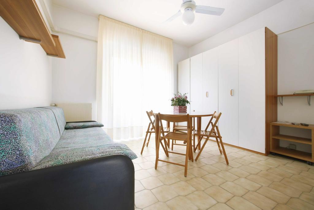 Residence Barusso Alassio Rum bild