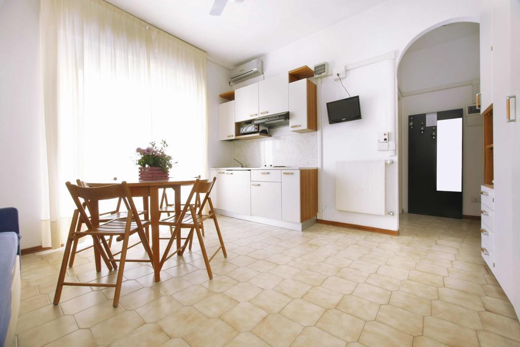Residence Barusso Alassio Rum bild